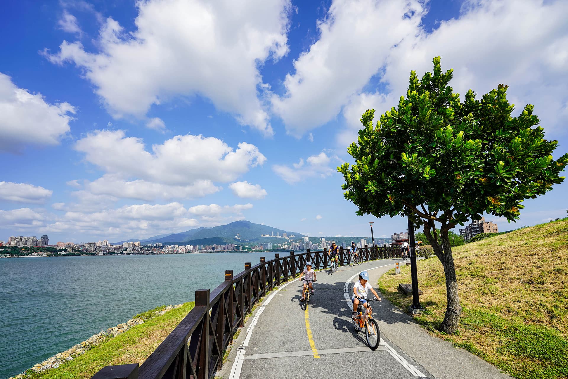 八里左岸自行車道